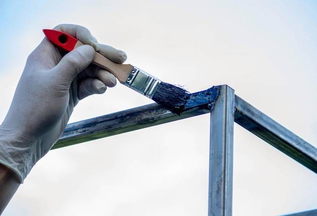 Czym pomalować belkę zawieszenia aby zapewnić jej trwałość?