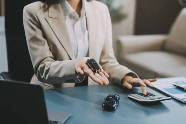 Kredyt czy leasing na samochód firmowy – co wybrać?